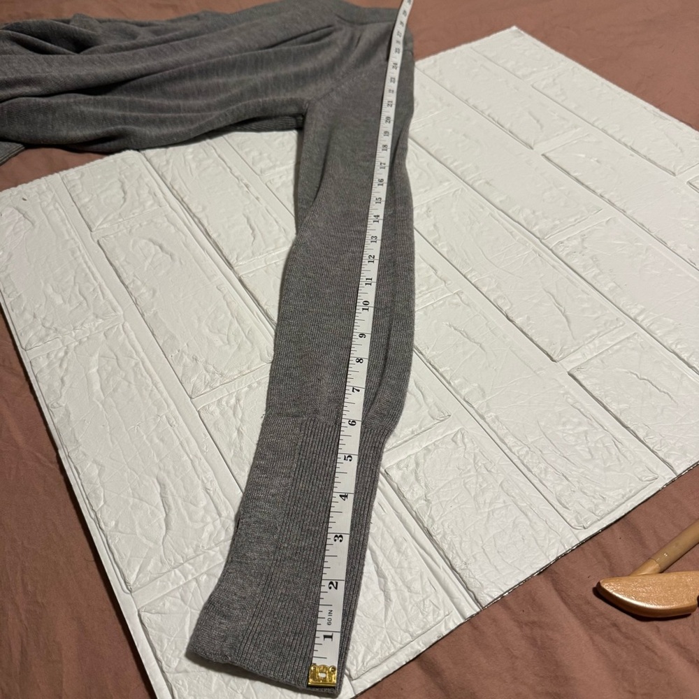 lululemon 🍋 athletica Gray Crew Neck Sweater - Picture 6 of 16